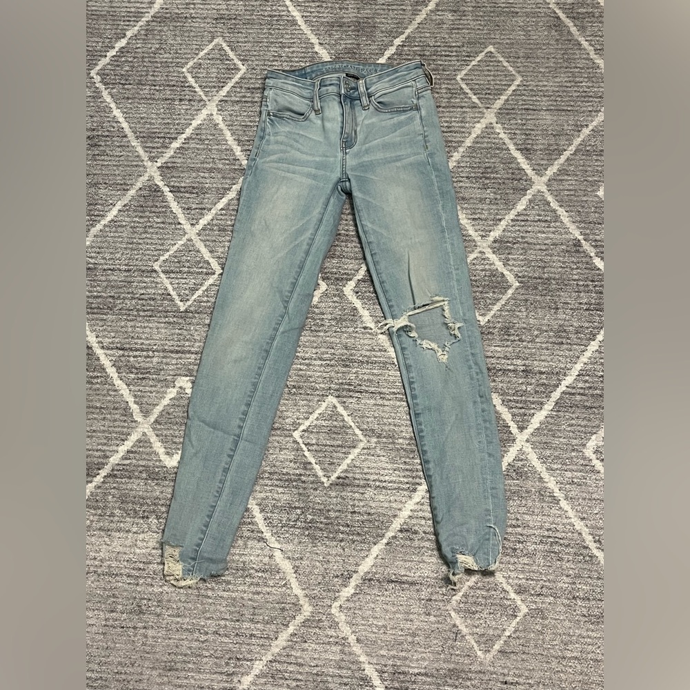 American Eagle 00 Light Knee Rip Super Stretch Jeans
